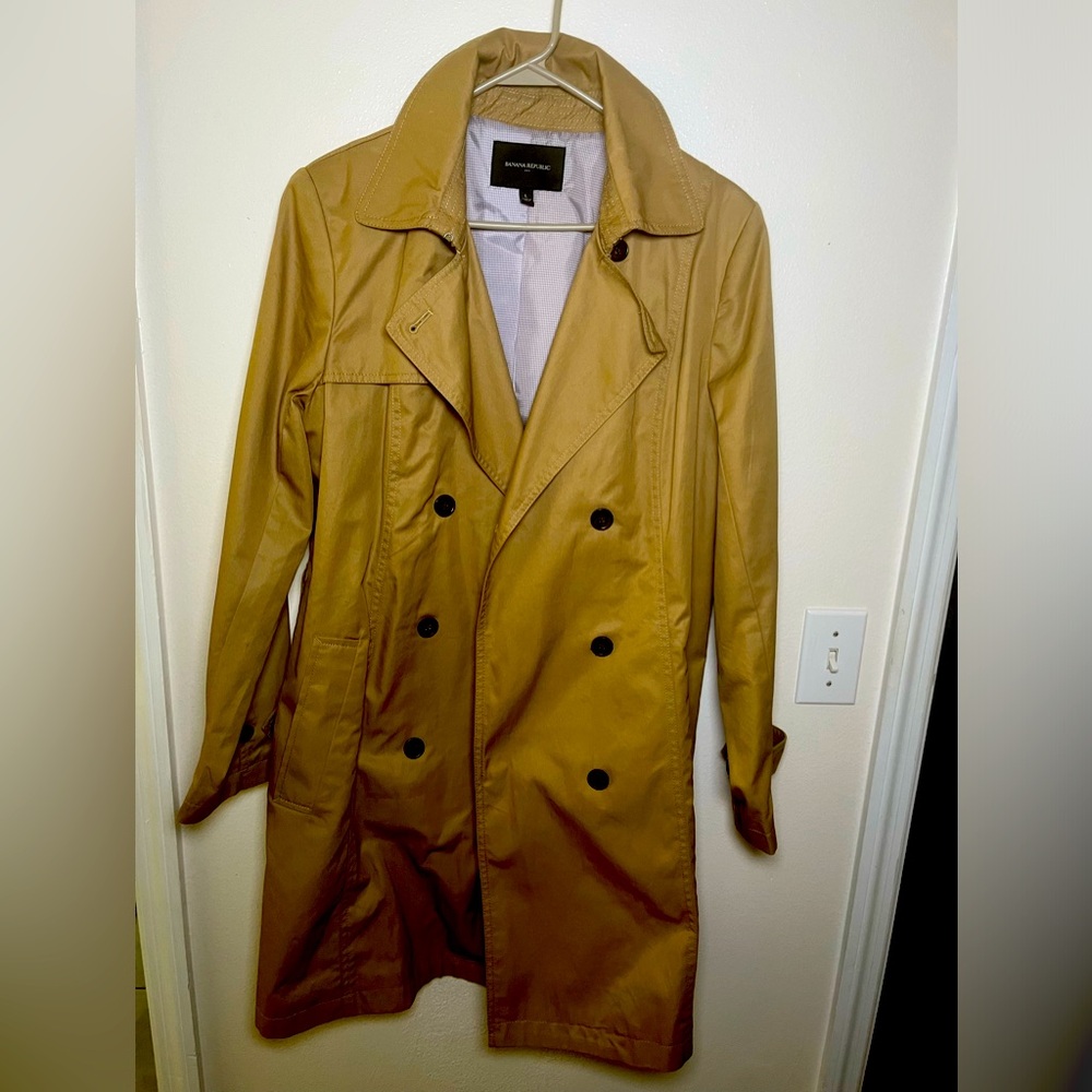 Women’s Banana Republic trenchcoat size large